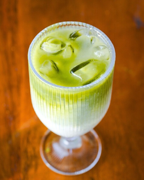 Matcha latte — café photography