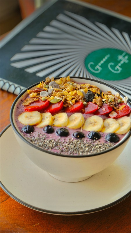 Acai smoothie bowl — café photography India