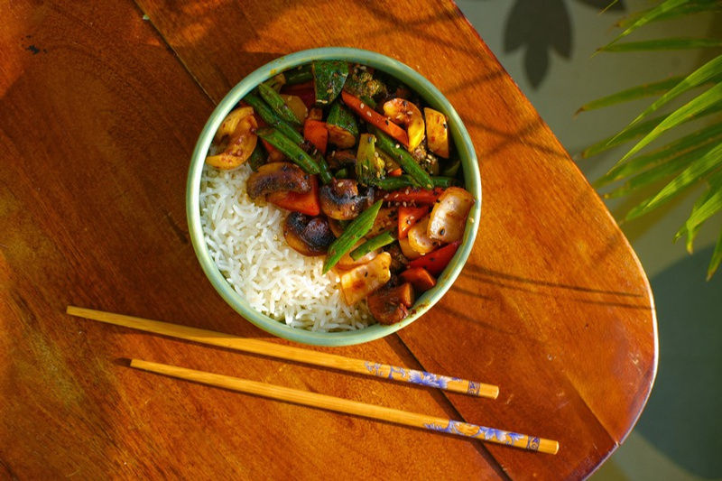 Stir fry overhead — restaurant photography
